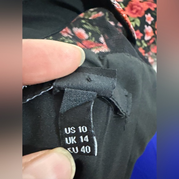 Maggy London Black and Red Floral Mesh Midi Dress size 10 - Picture 6 of 8